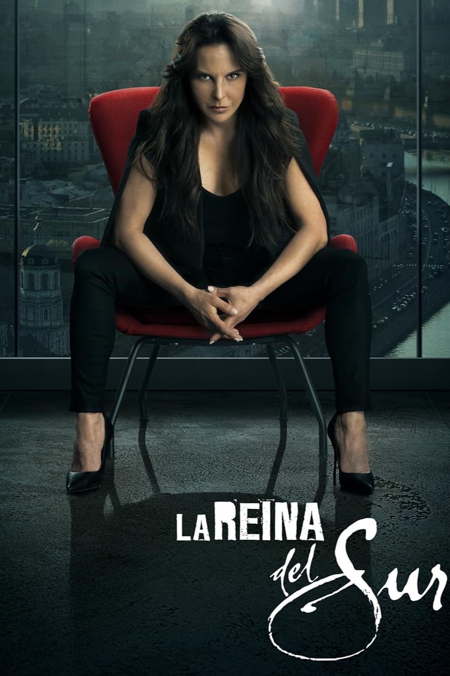 A serious woman in black sits confidently in a red chair, hands on knees, with a cityscape visible through large windows behind her. The text La Reina del Sur and the IPTV Latino logo are displayed at the bottom.